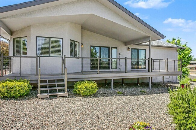 Building Photo - Beautifully Updated 3 Bed, 2 Bath Home on Nearly 1/3 Acre with Trex Deck