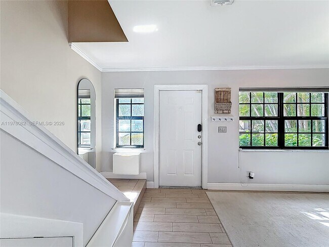 Building Photo - 2128 NE 9th Ave