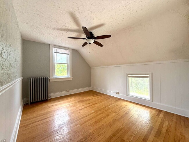 Building Photo - Spacious Upper, 1 bedroom, 1 bath, with bonus room