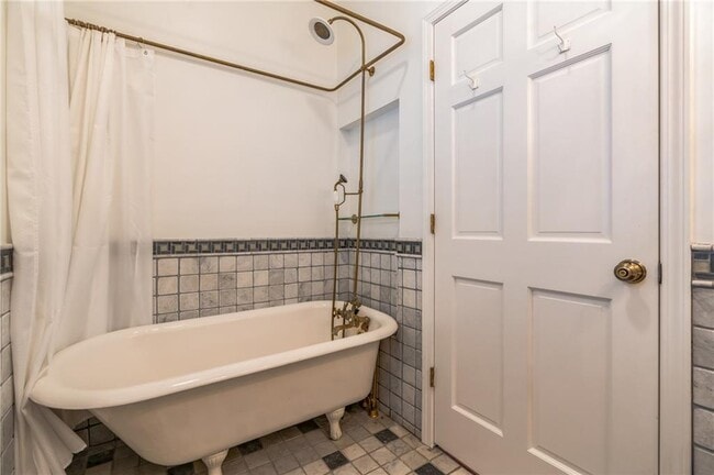 Building Photo - 79 Waddell St NE