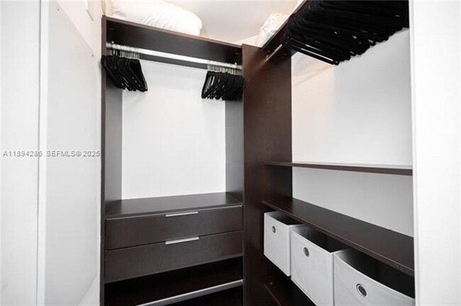 Building Photo - 1300 Brickell Bay Dr