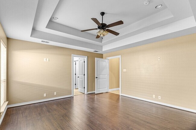 Building Photo - 5811 Oak Creek Drive