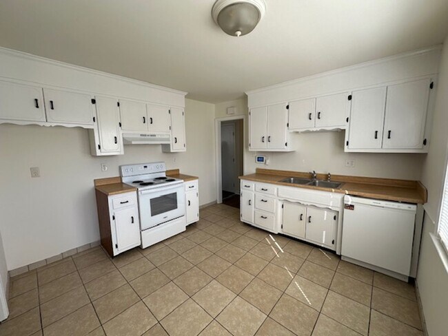 Building Photo - 5401 Bellmeadows Rd