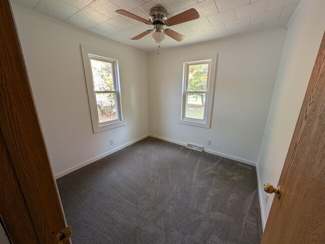 Building Photo - 415 S Silverleaf St