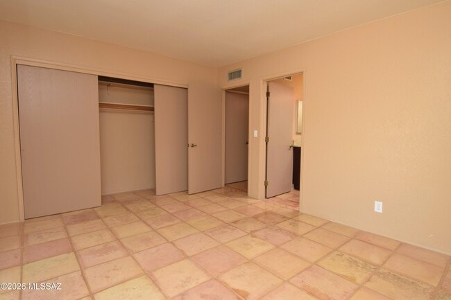 Building Photo - 5066 N Placita Del Lazo