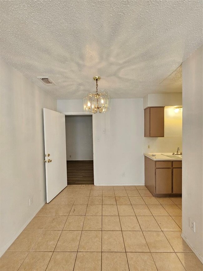 Building Photo - 6000 Emerald Forest Dr