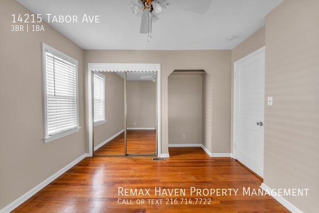 Building Photo - 14215 Tabor Ave, Maple Heights- Spacious 3...