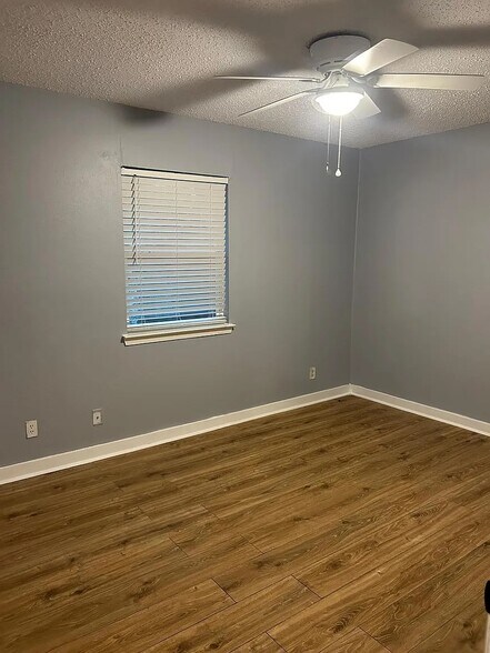 Building Photo - 6902 Colony Park Dr