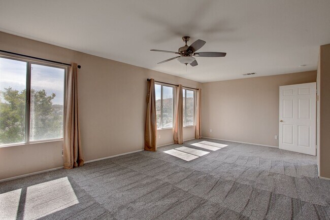 Building Photo - Beautiful 5 Bedroom Home (1 Downstairs) with VIEWS