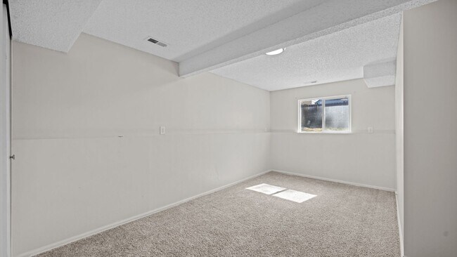 Building Photo - 580 Upton Dr