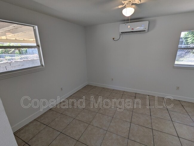 Building Photo - 2033 1/2 20th Street South