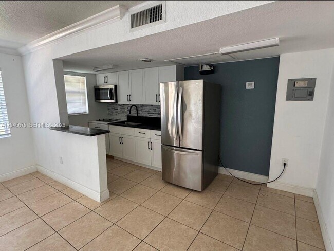 Building Photo - 3901 SW 112th Ave