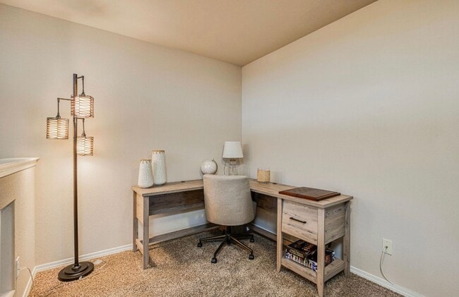 Building Photo - Westside area for Short or Long Term Rental (Completely Furnished) Beautiful 3 bed/2.5 baths plus...