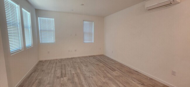 Building Photo - 141 Log Pond Ln