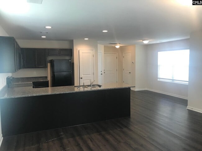 Building Photo - 1065 Roscoe Rd