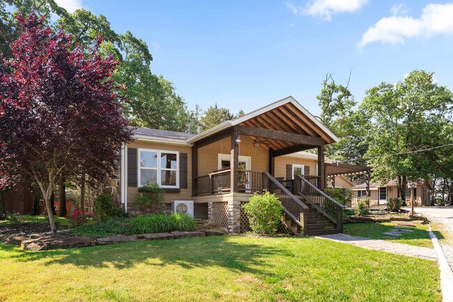 Building Photo - 1715 Hideaway Rd