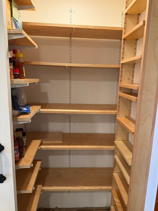 Building Photo - 558 Shippensburg Rd