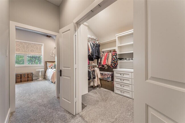 Building Photo - 127 5th St