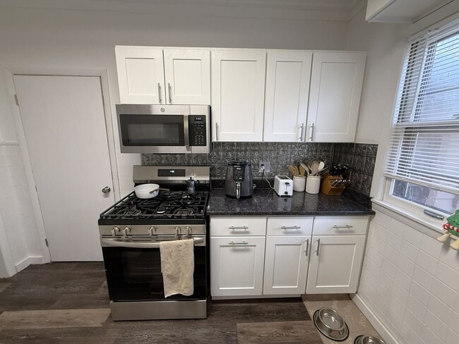 Building Photo - 2 Lathrop St