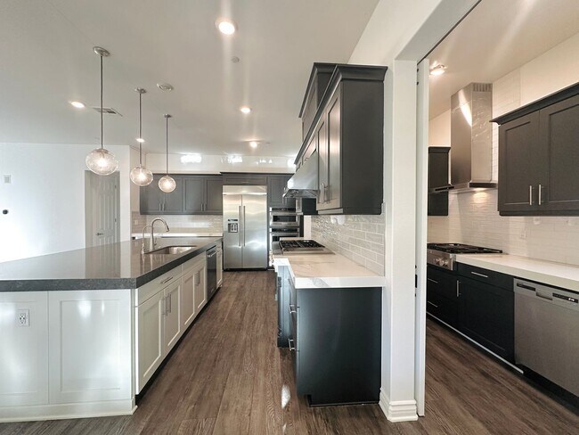 Building Photo - Luxury Estate in Exclusive Gated Community of Orchard Hills