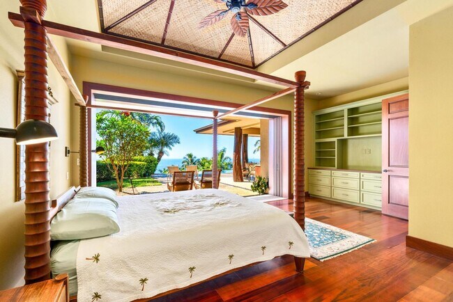 Building Photo - Luxury furnished 4 bedroom 3 bathroom with pool, spa, and outdoor showers