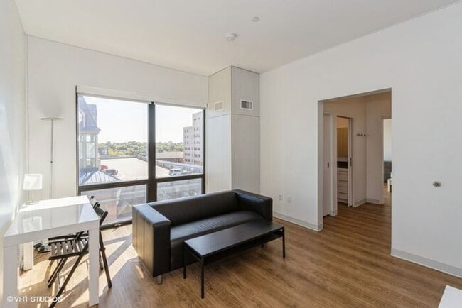 Building Photo - $1,699 | 1 Bedroom, 1 Bathroom Furnished A...