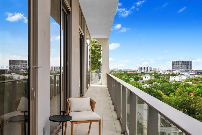 Building Photo - 2655 S Bayshore Dr