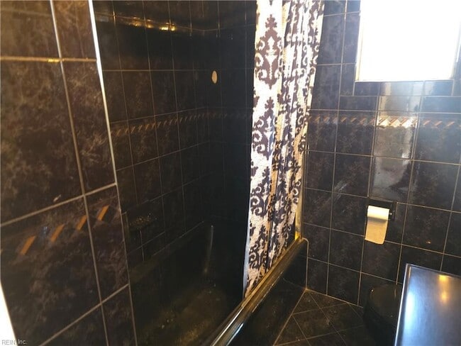 Building Photo - 618 Beach View St