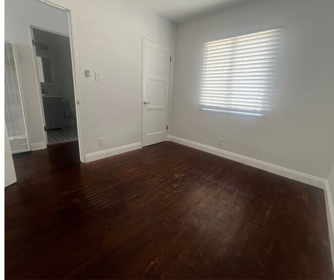 Building Photo - 1028 17th St