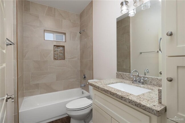 Building Photo - 14 E St