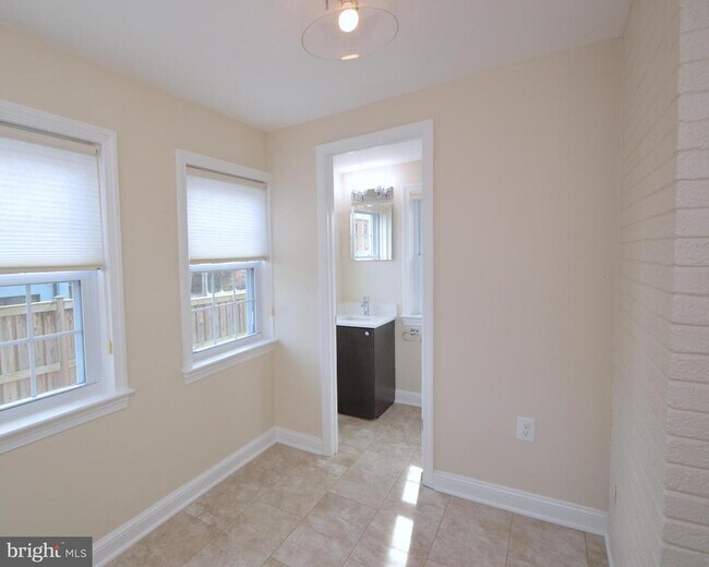Building Photo - 2441 N McKinley St