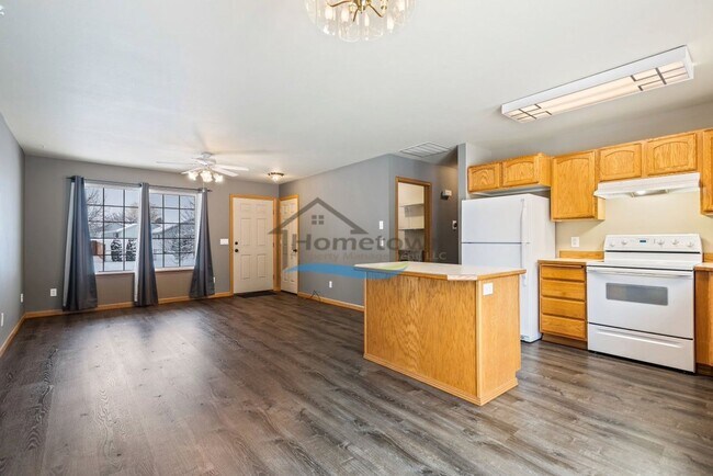 Building Photo - Sweet 2 Bed 1 Bath House with a Fenced Yard in Post Falls!