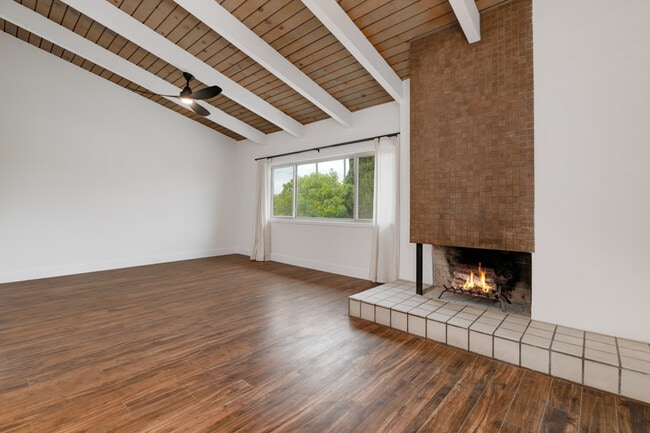 Building Photo - 4373 Loma Riviera Ct