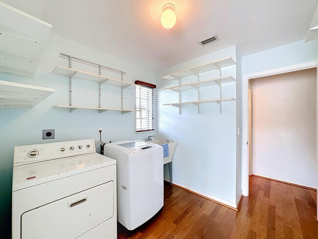 Building Photo - 6416 Las Palmas Way