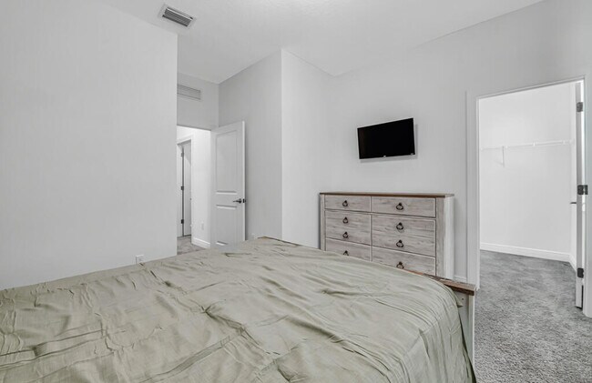 Building Photo - 930 SW Pr Ave