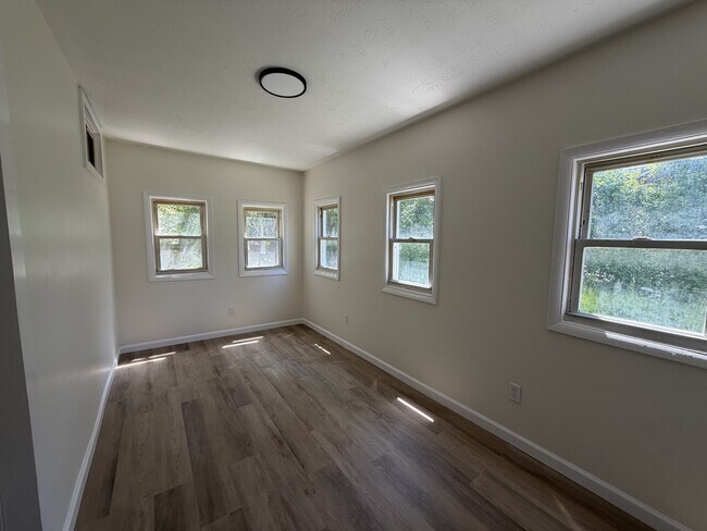 Building Photo - 3524 E 143rd St