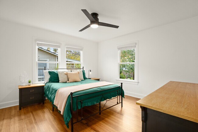 Building Photo - 1207 Romeria Dr