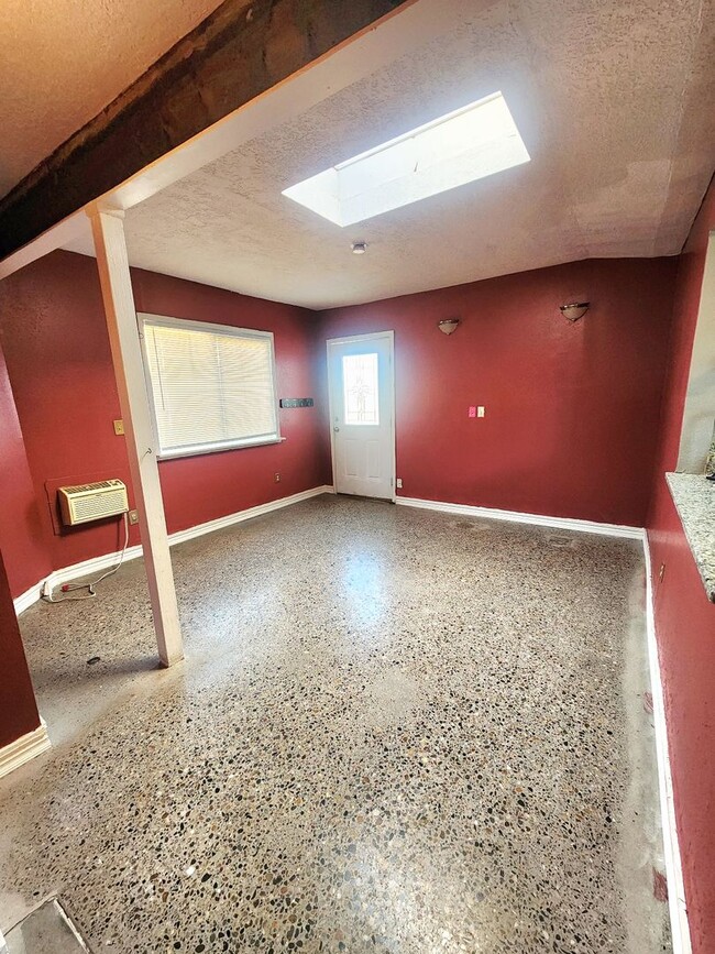 Building Photo - 2 bedroom  Rio Rancho
