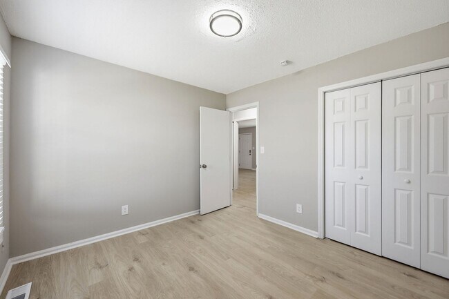 Building Photo - 4800 Hoyle Dr