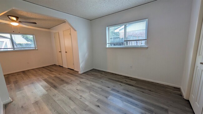 Building Photo - 10523 Huff Dr