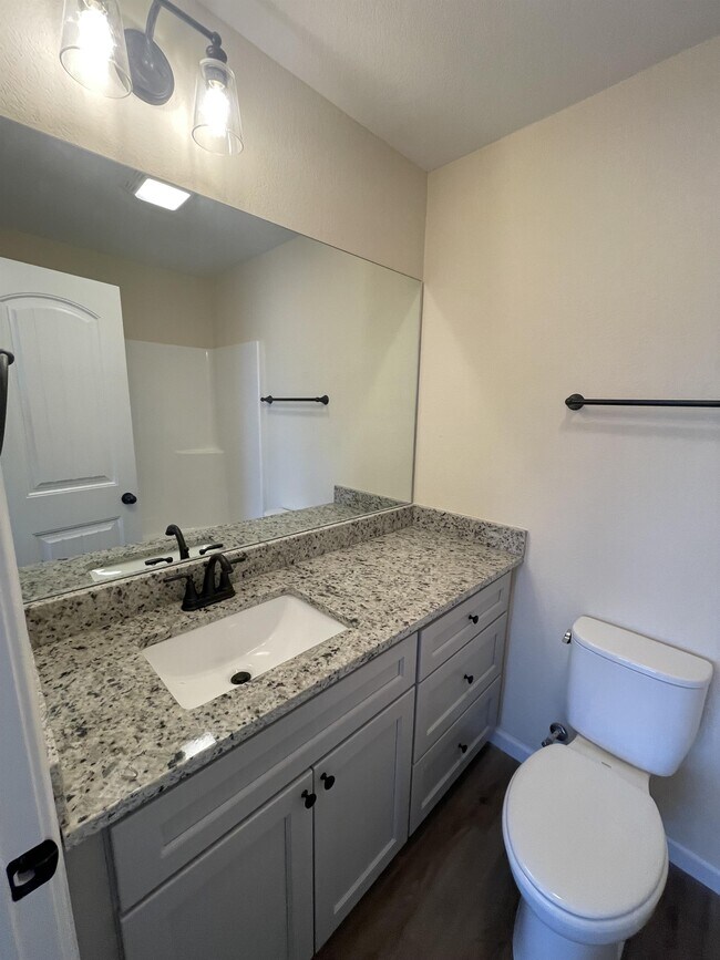 Building Photo - 914 Warrior Hill Dr