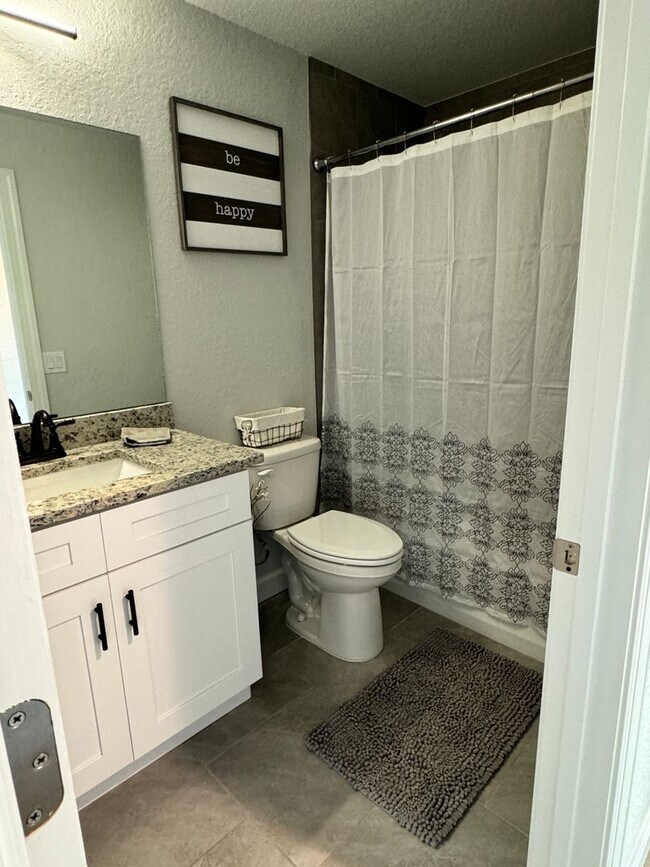 Building Photo - Spacious Bushnell 3BR/2BA Block Home For Rent in Jumper Creek Manor