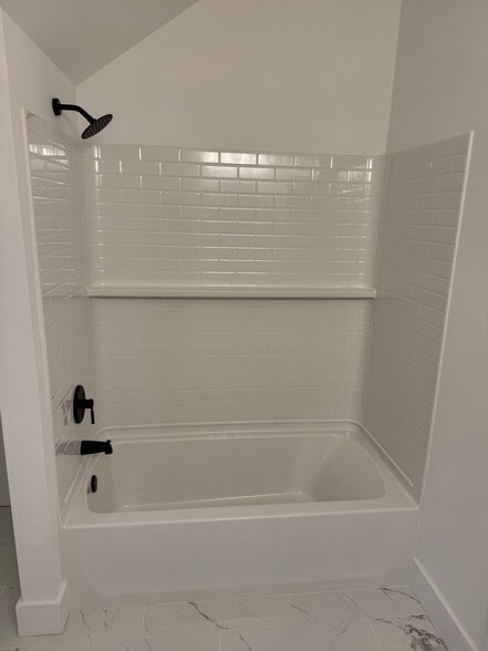 Building Photo - 46 High St