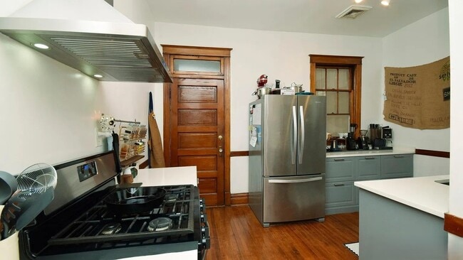 Building Photo - 2524 W Palmer St