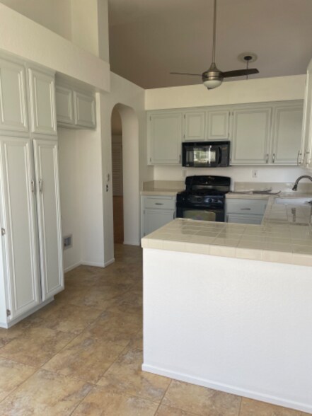 Building Photo - 28095 Aspenwood Way