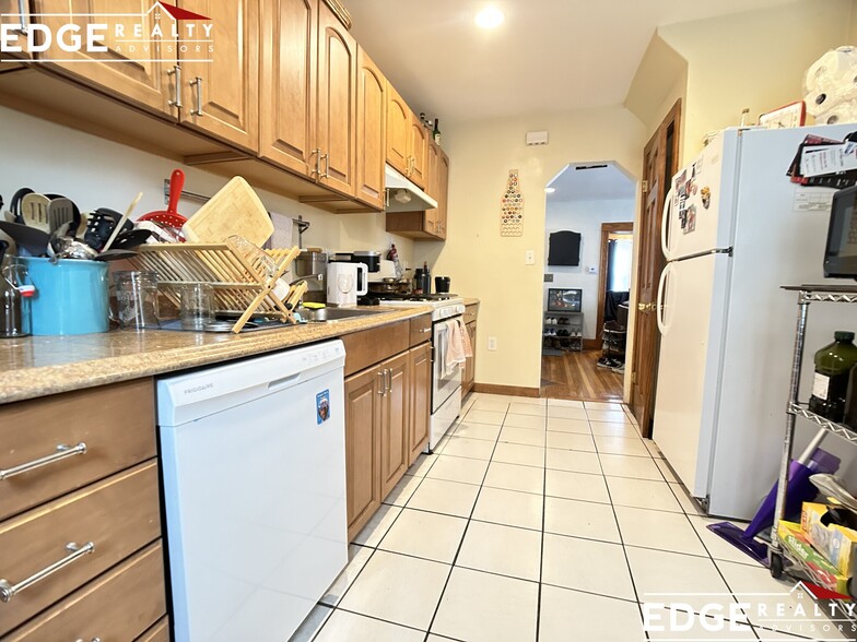 Building Photo - 27 S Crescent Circuit