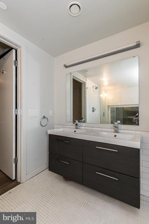 Building Photo - 2328 Memphis St