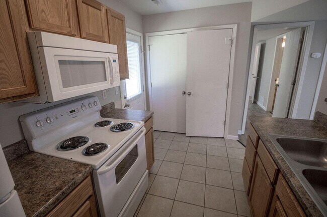 Building Photo - 1405 Greensboro Dr