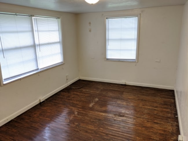 Building Photo - 321 W Hunt Ave