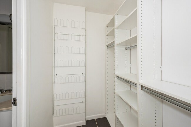 Building Photo - 2800 N Lake Shore Dr